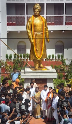 Swami Vivekananda Jayanti: जब राष्ट्रपति बनने से पहले कोलकाता पहुंची थीं द्रौपदी मुर्मू, यूं किया था स्वामी विवेकानंद को नमन, देखें तस्वीरें