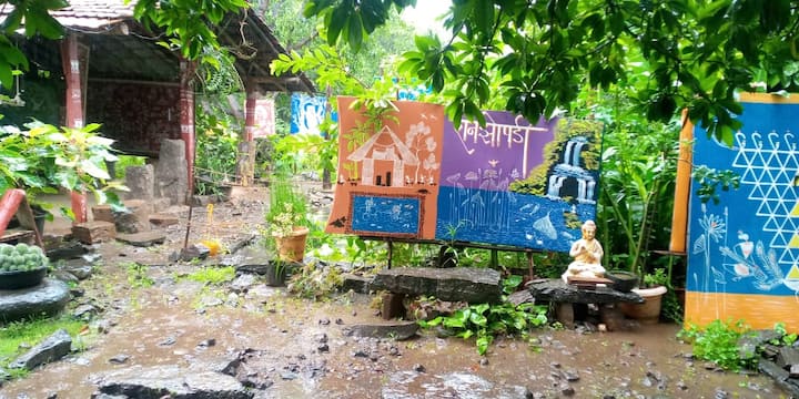 ग्रामीण भागातला हा परिसर नेहमीच पर्यटकांचा आकर्षण ठरलेला असतो. ही बाब हेरुन हर्षदने कृषी पर्यटन सुरु करण्याचे ठरवले. या माळरानावर नामशेष होणाऱ्या रानभाज्याची लागवड केली. हळूहळू पाण्याचे छोटे छोटे तलाव, विविध प्रकारची झाडे, गवतफुले, छोटीशी झोपडी आदी उभारुन कृषी पर्यटन केंद्र उभे केले.