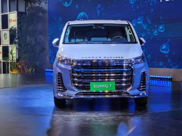 Auto Expo 2023 MG Euniq 7 hydrogen fuel cell powered MPV unveiled Auto Expo 2023: MG ने Euniq 7 केली सादर, 'या' तंत्रज्ञानाने कार आहे सुसज्ज