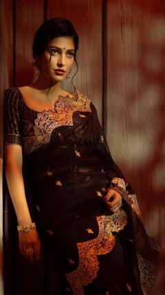 Shruti Haasan : ‘யம்மா யம்மா காதல் பொன்னம்மா..’ சேலைக்கட்டி அசத்திய ஸ்ருதி ஹாசன்!