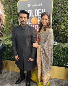 Golden Globe Awards 2023: રેડ કાર્પેટ પર પત્ની ઉપાસના સાથે રોમેન્ટિક થયો રામચરણ, તસવીરો વાયરલ