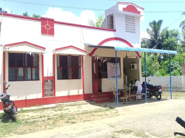 துணை வட்டார வளர்ச்சி அலுவலரை வழி மறித்து மிரட்டல் விடுத்த திமுக வார்டு கவுன்சிலர்