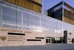 किसी में मिलती है 5 स्टार होटल जैसी फैसिलिटी तो कहीं परिवार के साथ रह सकते हैं कैदी, दुनिया की कुछ अजीब जेल!