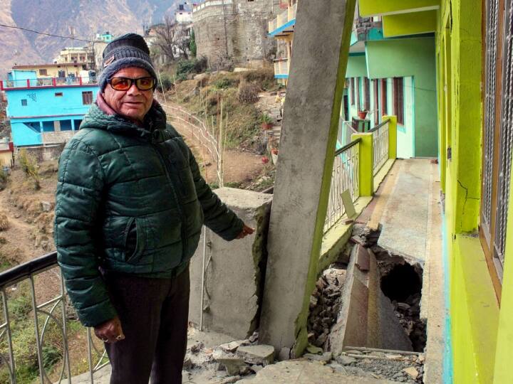 Joshimath Sinking: लोड सहन करने की क्षमता पार कर चुका है जोशीमठ, वैज्ञानिक ने बताई संकट की वजह Joshimath Sinking crisis Uttarakhand scientist warns says load crossed its carrying capacity snowfall Joshimath Sinking: लोड सहन करने की क्षमता पार कर चुका है जोशीमठ, वैज्ञानिक ने बताई संकट की वजह