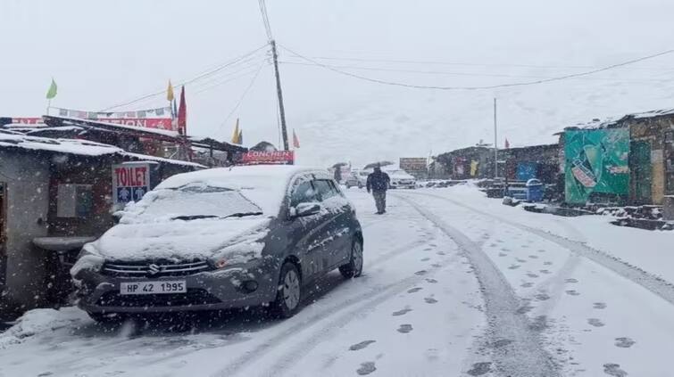 weather update punjab fresh snowfall in himachal pradesh tourists start booking hotels in shimla Snowfall in Himachal: ਹਿਮਾਚਲ 'ਚ ਤਾਜ਼ਾ ਬਰਫਬਾਰੀ ਸ਼ੁਰੂ, ਹੋਟਲ ਬੁੱਕ ਕਰਾਉਣ ਲਈ ਫੋਨ ਖੜਕਾਉਣ ਲੱਗੇ ਸੈਲਾਨੀ