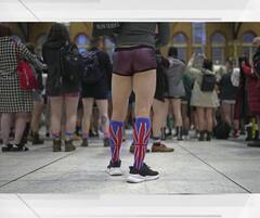 No Trouser Tube Ride : 'इथे' सगळे लोक पँट न घालता का फिरतायत? आश्चर्य वाटलं ना, मग जाणून घ्या, 'हे' कारण