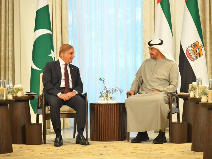 Pakistan PM to seek fresh economic package from UAE Crisis in Pakistan Pakistan Crisis: पहले सेना प्रमुख, अब पीएम शाहबाज शरीफ...पाकिस्तान ने UAE के सामने फैलाया हाथ | बड़ी बातें