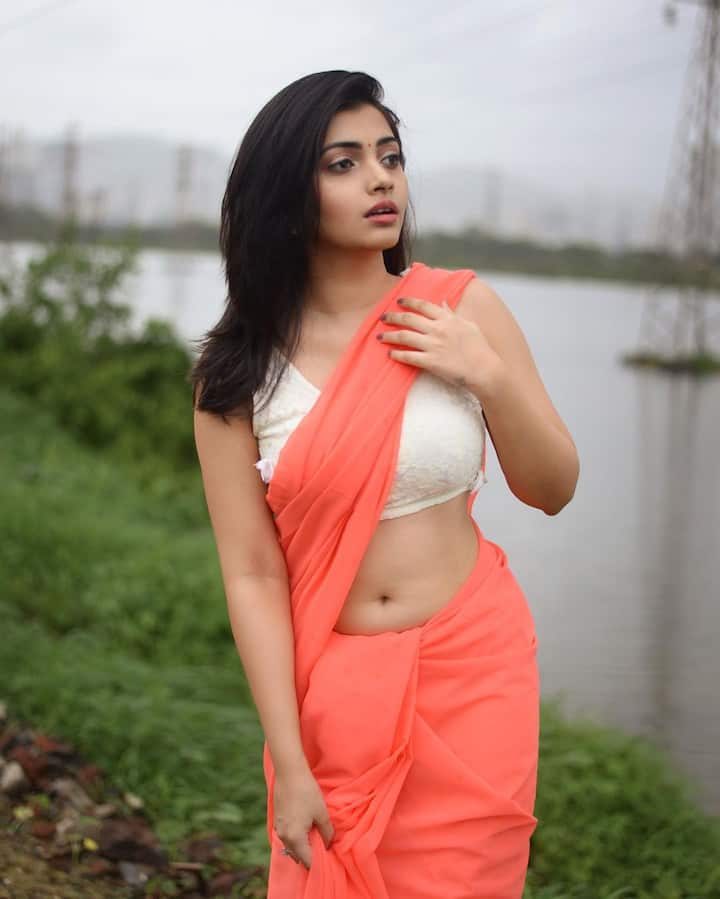 यामध्ये तिने अबोली रंगाची साडी परिधान केली आहे. (फोटो सौजन्य :ruchira_rj/इंस्टाग्राम)