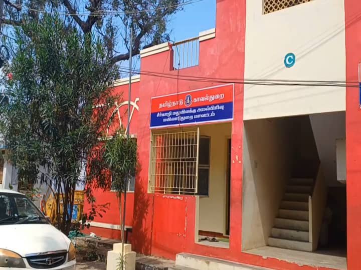 துணை வட்டார வளர்ச்சி அலுவலரை வழி மறித்து மிரட்டல் விடுத்த திமுக வார்டு கவுன்சிலர்