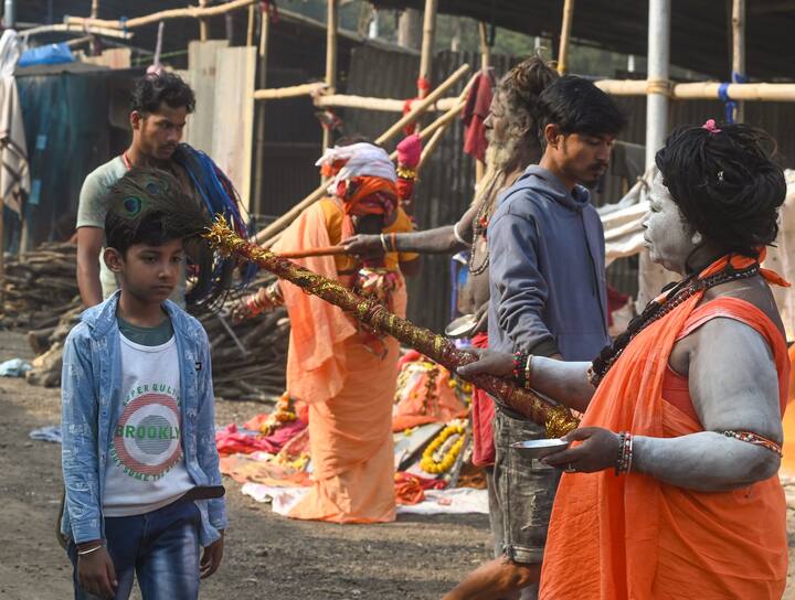 জমে উঠেছে মেলা চত্বর। তৎপর পুলিশ, প্রশাসন। মেলা চত্বরে সিসি ক্যামেরা বসিয়ে চলছে নজরদারি।