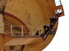 नाबालिग से शादी करने के लिए टंकी पर चढ़ा इलेक्ट्रिशियन, 2 घंटे तक चला ड्रामा