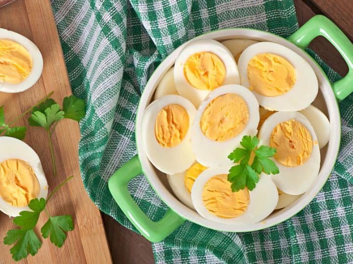 Egg Yolk And Egg White What Is More Beneficial For Health 'एग यॉक' vs 'एग वाइट': अंडे का कौन सा भाग ज्यादा फायदेमंद? जानें