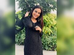 Surbhi Jyoti Latest Look: ब्लैक सूट में सुरभि ज्योति का खूबसूरत अंदाज, खास मौके पर आप भी कर सकती हैं अपने आप को इस तरह तैयार