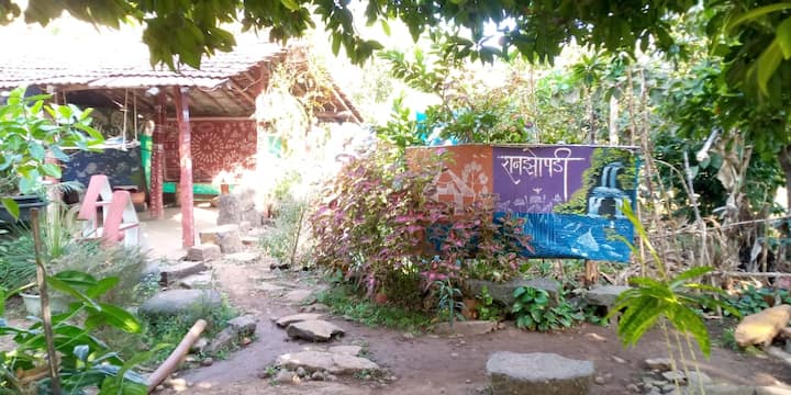 तरीही ग्रामीण भागातील काही ठराविक युवक सोडले तर शेतीकडे वळणारा वर्ग खूप कमीच आहे. परंतु, सुरगाणा तालुक्यातील युवा इंजिनिअरने नोकरी न करता आपल्या माळरानात कृषी पर्यटन उभारून नंदनवन फुलविले आहे.