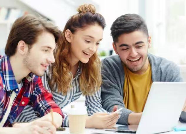 ਇਸ ਸਕੀਮ ਤਹਿਤ ਯੋਗ ਵਿਦਿਆਰਥੀਆਂ ਨੂੰ ਲਾਭ ਦਿੱਤਾ ਜਾਂਦਾ ਹੈ। ਜੇਕਰ ਵਿਦਿਆਰਥੀ 9ਵੀਂ ਜਾਂ 10ਵੀਂ ਵਿੱਚ ਪੜ੍ਹਦਾ ਹੈ ਅਤੇ ਪਿਛਲੀ ਜਮਾਤ ਵਿੱਚ ਉਸ ਦੇ 50 ਫੀਸਦੀ ਅੰਕ ਹਨ ਤਾਂ ਉਸ ਨੂੰ 5000 ਰੁਪਏ ਦੀ ਵਿੱਤੀ ਸਹਾਇਤਾ ਦਿੱਤੀ ਜਾਵੇਗੀ।