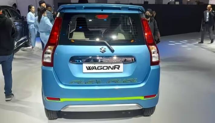Auto Expo 2023 in India: મારુતિએ ઓટો એક્સ્પૉમાં પોતાની પહેલી ફ્લેક્સ ફ્યૂલ કારને રજૂ કરી દીધી છે. બજેટ કાર અને બેસ્ટ માઇલેજ માટે જાણીતી મારુતિ માટે આ એક મોટી છલાંગ સાબિત થઇ શકે છે.
