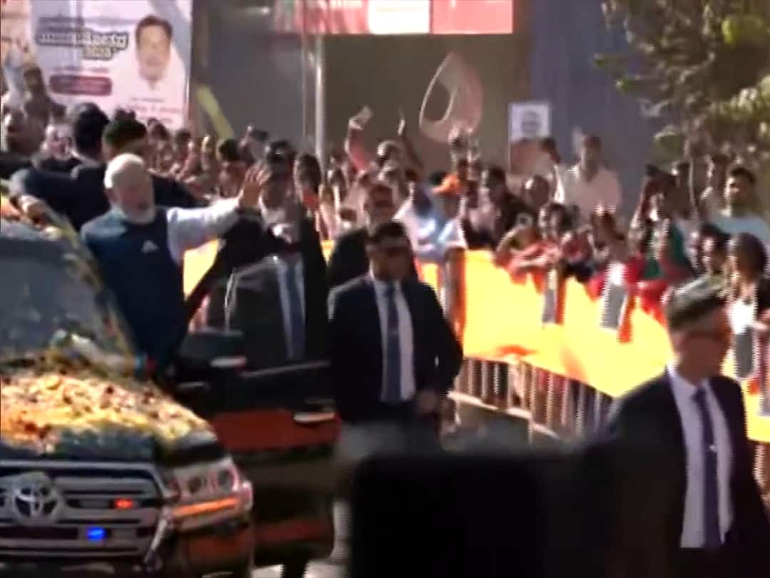 Done It Out Of Enthusiasm Police Deny Security Breach After Youth Runs Towards PM Modi's Car During Hubballi Roadshow In Karnataka 'Done It Out Of Enthusiasm': Police Deny 'Security Breach' After Youth Runs Towards PM Modi's Car