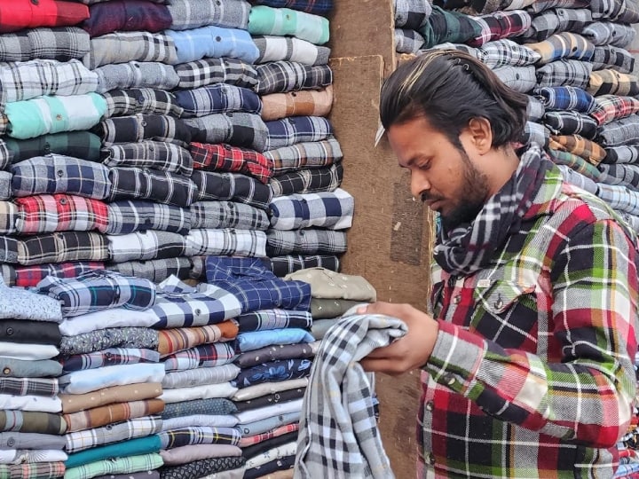 Delhi Market Of Warm Clothes Dawn In Winter Street Shopkeepers Of Palika Bazar ANN Ground Report: कड़ाके की सर्दी में भी नहीं बिक रहे गर्म कपड़े, खस्ताहाल में पालिका बाजार के पटरी दुकानदार