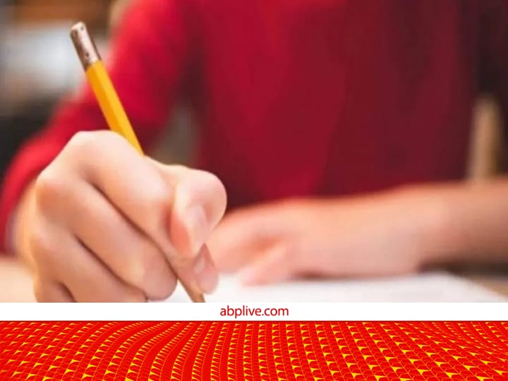 Teachers duty for practical examination in school wich no 12th class in Nagpur Maharashtra News Board Exams : नागपुरात बारावीचा वर्गच नसलेल्या शाळेत शिक्षिकेची 'प्रॅक्टिकल' परीक्षेसाठी ड्युटी; बोर्डाचा सावळागोंधळ उघड