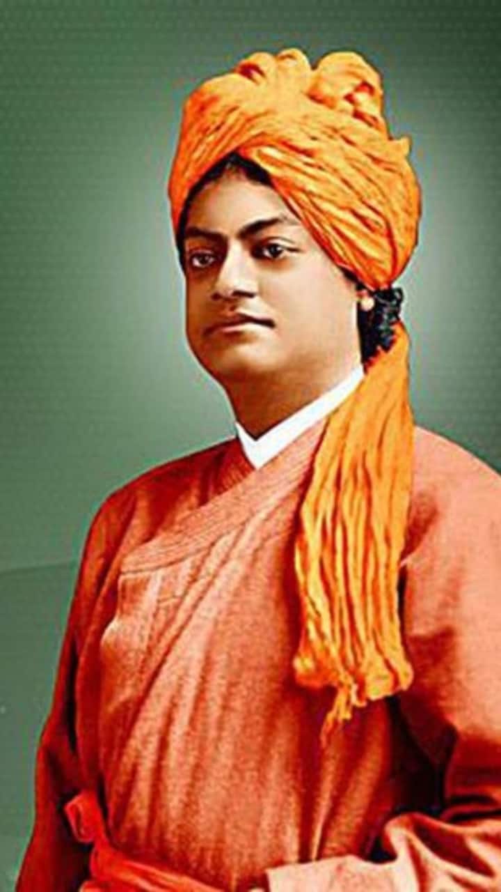 সকলকে নিয়ে এগিয়ে চলার বার্তা দিয়ে তিনি বলেছিলেন, “শুধু বড় লোক হয়ো না, বড় মানুষ হও।”