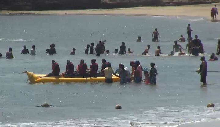 Diu PHOTO: સુપ્રસિદ્ધ પ્રવાસન સ્થળ દીવના દરિયા કિનારે વિશાળ સી ફ્રન્ટ બનાવની કામગીરી હાથ ધરાઈ છે. આવનારા વર્ષમાં પ્રવાસીઓ દીવને નવા રંગ રુપમાં જોશે.