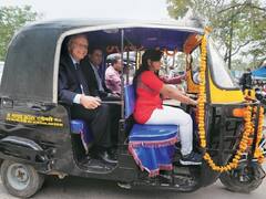 கொள்ளை முயற்சி... பெண் ஓட்டுநரை தாக்கிய இருவர்... தலைநகரில் அதிர்ச்சி சம்பவம்...!