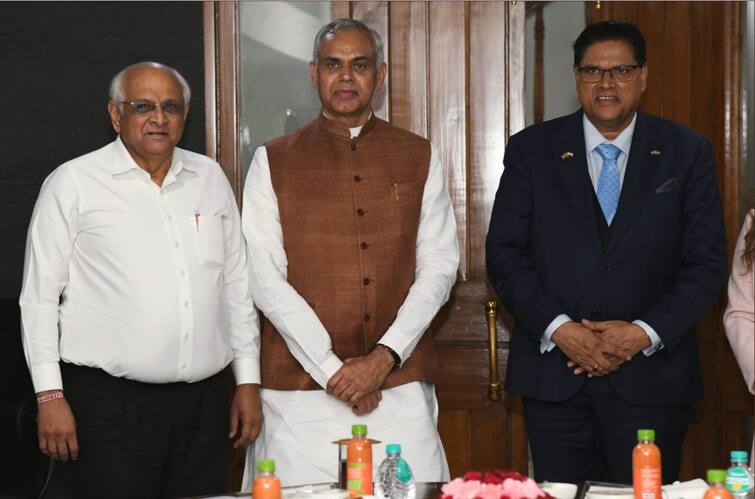 President of the Republic of Suriname Chandrika Prasad Santokhi visited Gujarat Gandhinagar: સૂરીનામના રાષ્ટ્રપતિ બન્યા ગુજરાતના મહેમાન, ભારતને લઈને જાણો શું કરી મોટી વાત