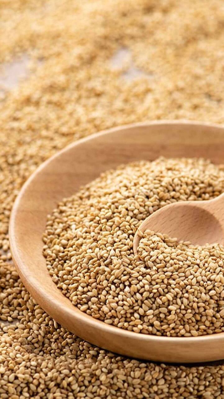 White sesame seeds : संक्रांतीत तिळाचे लाडू केले जातात. तिळाचे फायदे देखील भरपूर आहेत.