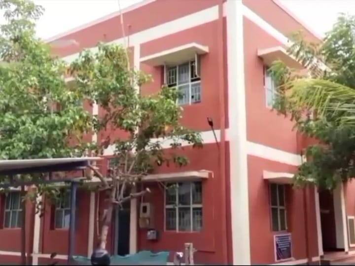 கரூரில் கத்தியை காட்டி மிரட்டி பணம் பறித்த 4 பேர் கைது