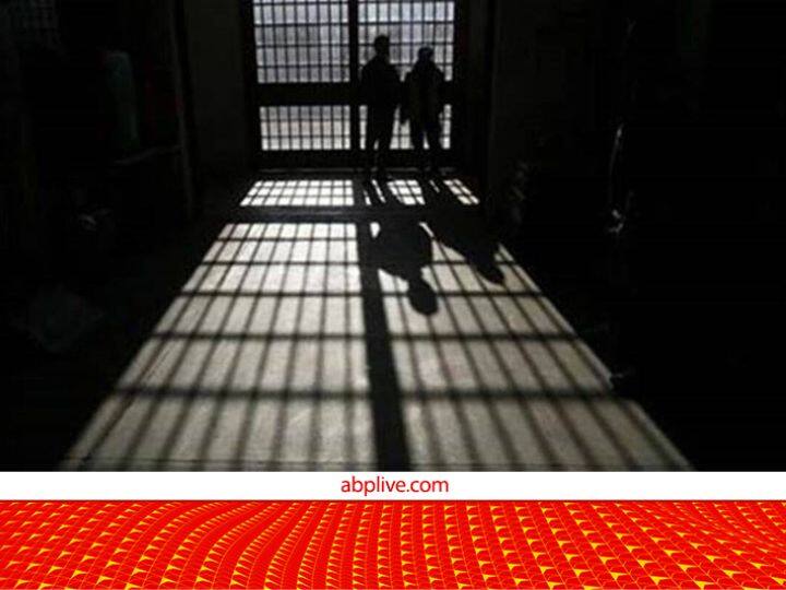 आज हम आपको दुनिया की कुछ अजीबोगरीब जेलों के बारे में बताने जा रहे हैं. इनमें से कोई जेल 5 स्टार होटल से कम नहीं तो किसी में कैदियों को अपने परिवार के साथ रहने की छूट है. आइए जानते हैं.