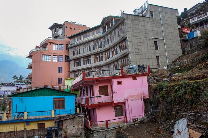 Joshimath Crisis Update: এখন সবচেয়ে বড় প্রশ্ন হল, কীভাবে জোশীমঠকে রক্ষা করা সম্ভব?