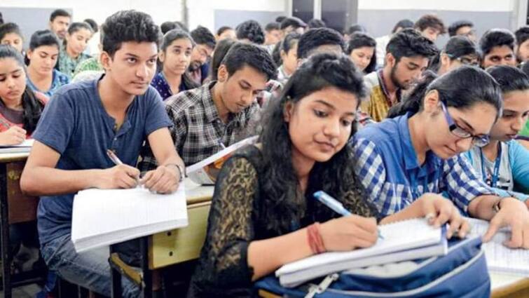 Now to get a bachelor's degree you have to study four so many years, know what are the details Education News:  હવે સ્નાતકની ડિગ્રી લેવા માટે કરવો પડશે આટલા વર્ષ અભ્યાસ, જાણો શું છે ડિટેઇલ્સ