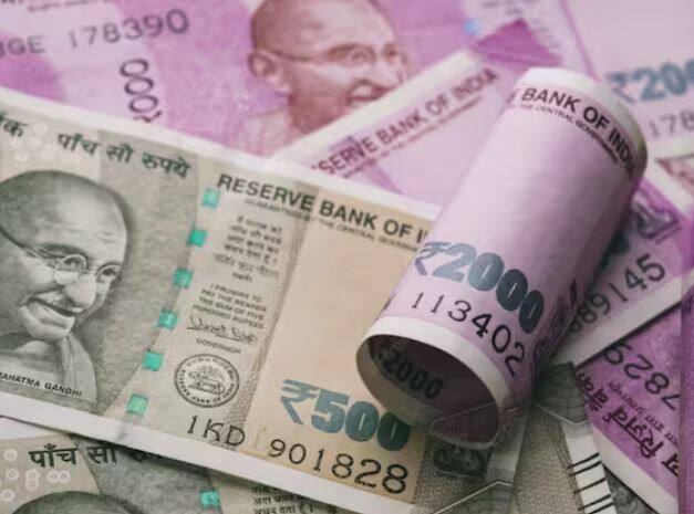 ਜੇਕਰ 11ਵੀਂ ਅਤੇ 12ਵੀਂ ਜਮਾਤ ਵਿੱਚ ਪੜ੍ਹ ਰਹੇ ਵਿਦਿਆਰਥੀਆਂ ਦੇ ਪਿਛਲੀ ਜਮਾਤ ਵਿੱਚ 60 ਅੰਕ ਹਨ ਤਾਂ ਉਨ੍ਹਾਂ ਨੂੰ 10,000 ਰੁਪਏ ਦੀ ਵਿੱਤੀ ਸਹਾਇਤਾ ਦਿੱਤੀ ਜਾਵੇਗੀ। ਇਹ ਲਾਭ ਦਿੱਲੀ ਦੇ ਮੂਲ ਵਿਦਿਆਰਥੀਆਂ ਨੂੰ ਹੀ ਮਿਲੇਗਾ।