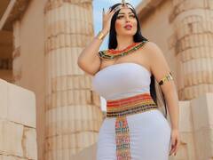 Egyptian model Salma al-Shimi: मॉडल ने सालों पहले मिस्र की प्राचीन पोशाक पहन खिंचवाई थी पिरामिड के सामने ग्लैमरस फोटो, हुई थी गिरफ्तार, फिर कहां गायब हो गई