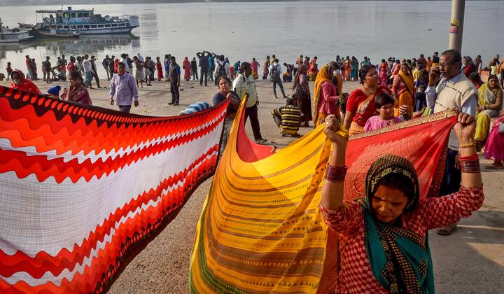 পুণ্যস্নানের এখনও ২ দিন বাকি। তার আগেই দূর দূরান্ত থেকে গঙ্গাসাগরে আসতে শুরু করেছেন পুণ্যার্থীরা।