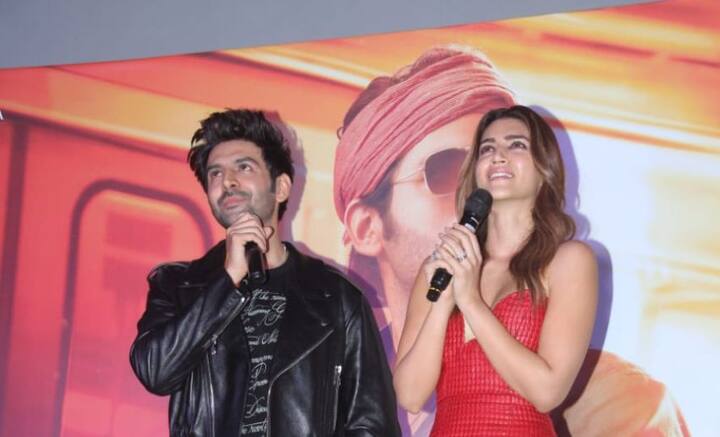 Bollywood Updates: পরেশ রাওয়ালের সঙ্গে অভিনয় করতে গেলে থমকালেন কার্তিক। জানালেন কারণ।