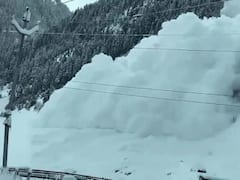 जम्मू-कश्मीर में आया बर्फीला तूफान, हिमस्खलन का सोनमर्ग से डरा देने वाला वीडियो देखिए