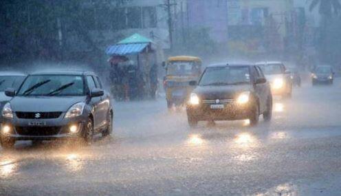गेल्या 2 दिवसात दिल्लीकरांना थंडीपासून थोडासा दिलासा मिळाला होता. कारण दिल्ली NCR चे किमान तापमान 2 ते 3 अंश सेल्सिअसने वाढले होते. मात्र, पावसानंतर पुन्हा एकदा किमान तापमानात घसरण झाली आहे.