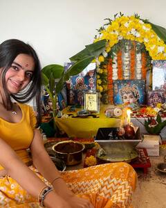 ‘ये है मोहब्बतें’ फेम Ruhaanika Dhawan ने अपने नए घर में किया गृह प्रवेश, देखिए एक्ट्रेस के लैविश होम की Inside Photos