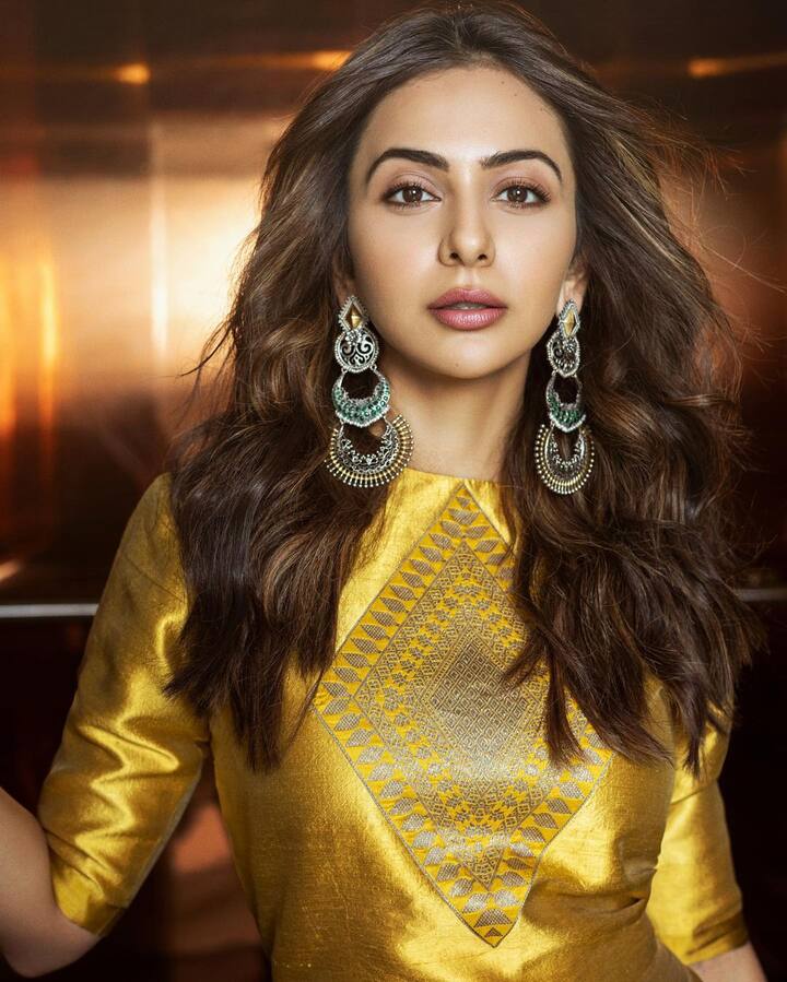विशेष म्हणजे रकुलकडे सध्या अनेक चित्रपट आहेत. नुकतीच ती 'डॉक्टर जी' चित्रपटात दिसली होती. आता लवकरच ही अभिनेत्री 'छत्रीवाली'मध्ये दिसणार आहे.(फोटो सौजन्य :rakulpreet/इंस्टाग्राम)