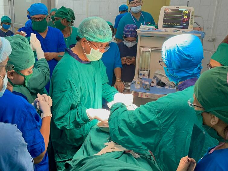 Tripura: Chief Minister Dr. Manik Saha performs surgery on a 10-year-old child at Tripura Medical College 10 வயது சிறுவனுக்கு முதலமைச்சர் தலைமையில் அறுவை சிகிச்சை; என்னன்னு தெரிஞ்சுக்க  முழுமையா படிங்க..!