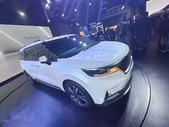 Auto Expo 2023: ऑटो एक्सपोमध्ये दिसली Kia च्या MPV कार कार्निवलची पहिली झलक; पाहा फोटो