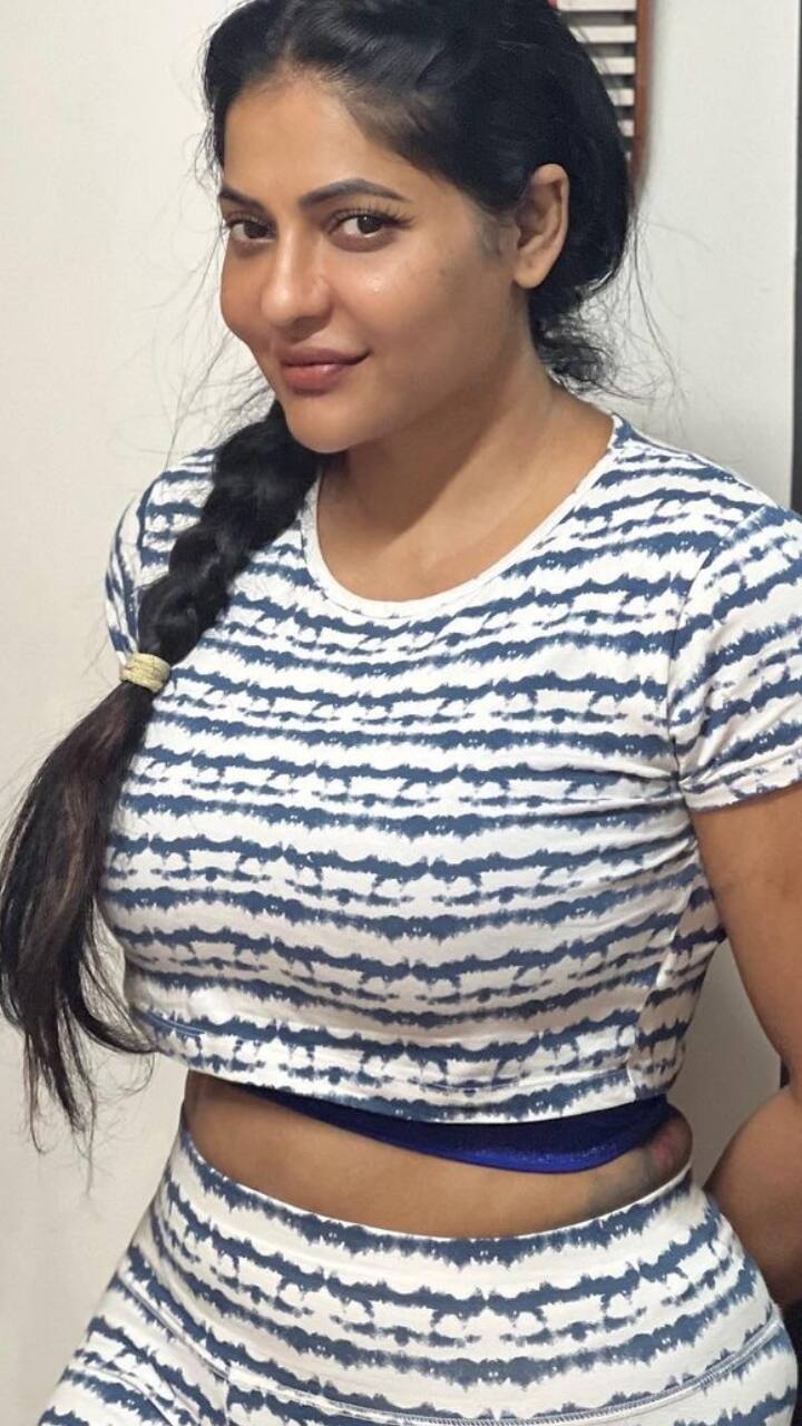 வேலைன்னு வந்துட்டா வெள்ளக்காரன், கோ 2 ஆகிய படங்களில் நடித்துள்ளார்