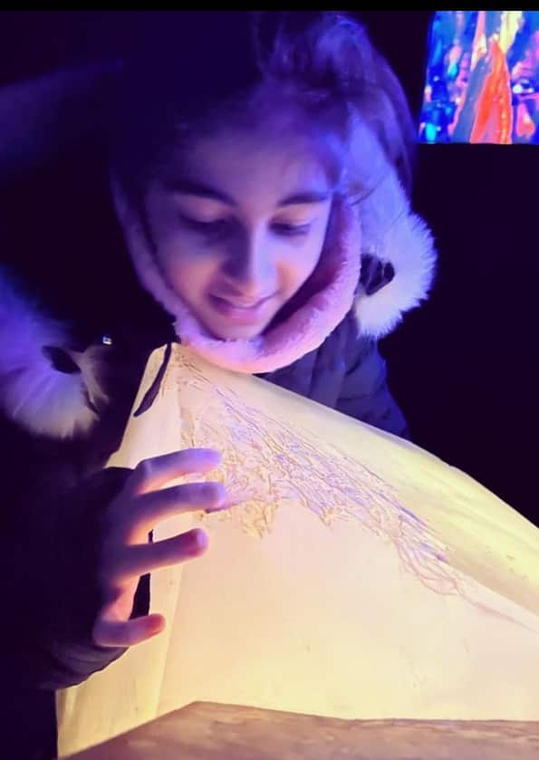 তাঁর সোশ্যাল মিডিয়া হ্যান্ডলে চোখ রাখলেই সেখানে ধরা পড়ে নানা ছবি। সেই সমস্ত ছবিগুলির কোনওটা তাঁর ছবি কেন্দ্রিক তো বাকিটা তাঁর পরিবার কেন্দ্রিক।