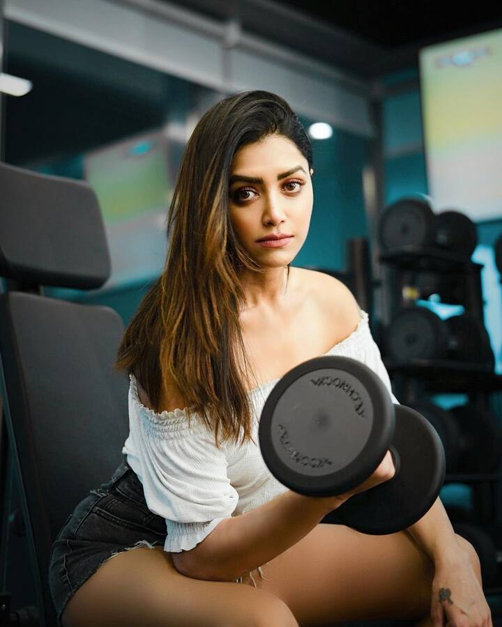 మలయాళీ కుట్టి మమతా మోహన్ దాస్ గురించి మీకు తెలిసిందే. ‘యమదొంగ’ మూవీతో కుర్రాళ్ల మనసు దోచింది మమతా. - Image Credit: Mamta Mohandas/Instagram