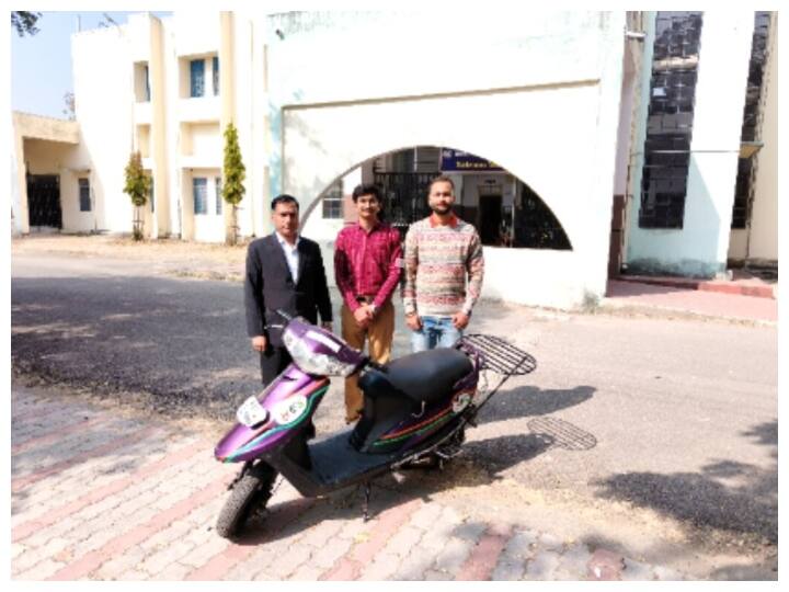 old scooter will run on both petrol and battery, MPUAT university students made hybrid scooter Hybrid Scooter: अब पेट्रोल और बैटरी दोनों से चलेगा पुराना स्कूटर, बस करना होगा ये काम!