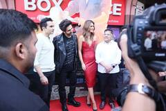 Shehzada ट्रेलर लॉन्च इवेंट में अपनी 'शहज़ादी' के साथ पहुंचे कार्तिक आर्यन, कृति की रेड ड्रेस पर ठहरीं सबकी नज़रें