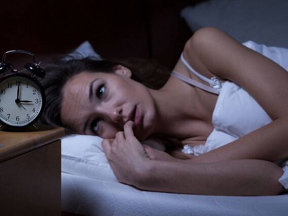 Avoid These Bad Sleep Habits For A Better Night’s Rest Health: જો તમને રાત્રે ઊંઘ ન આવે તો આ આદતોમાં કરો સુધારો, ડૉક્ટરની ફી બચશે