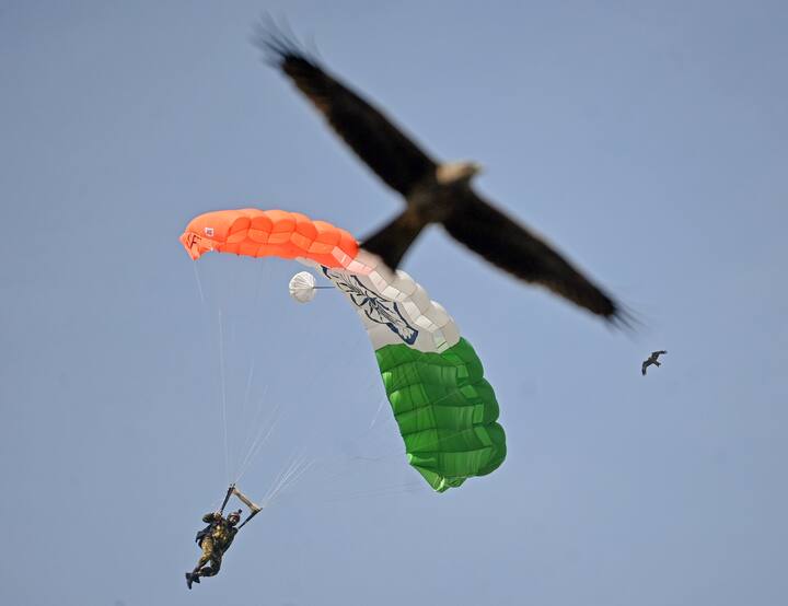 সাদার্ন কমান্ড সেনাবাহিনীর মধ্য়ে অত্যন্ত গুরুত্বপূর্ণ অংশ। ভারতীয় সেনাবাহিনীর অন্যতম পুরনো এবং বৃহৎ কমান্ডের মধ্যে এটি একটি। ভারতীয় ভূখন্ডের অন্তত ৪০ শতাংশ এলাকা এই কমান্ডের অধীনে।