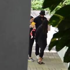 Alia Ranbir Photos: આલિયા ભટ્ટ-રણબીર કપૂર પહેલીવાર દીકરી રાહા સાથે મળ્યા જોવા મળ્યા, જુઓ તસવીરો